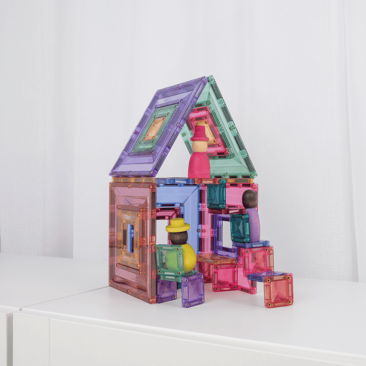 Colorful magnetic building blocks