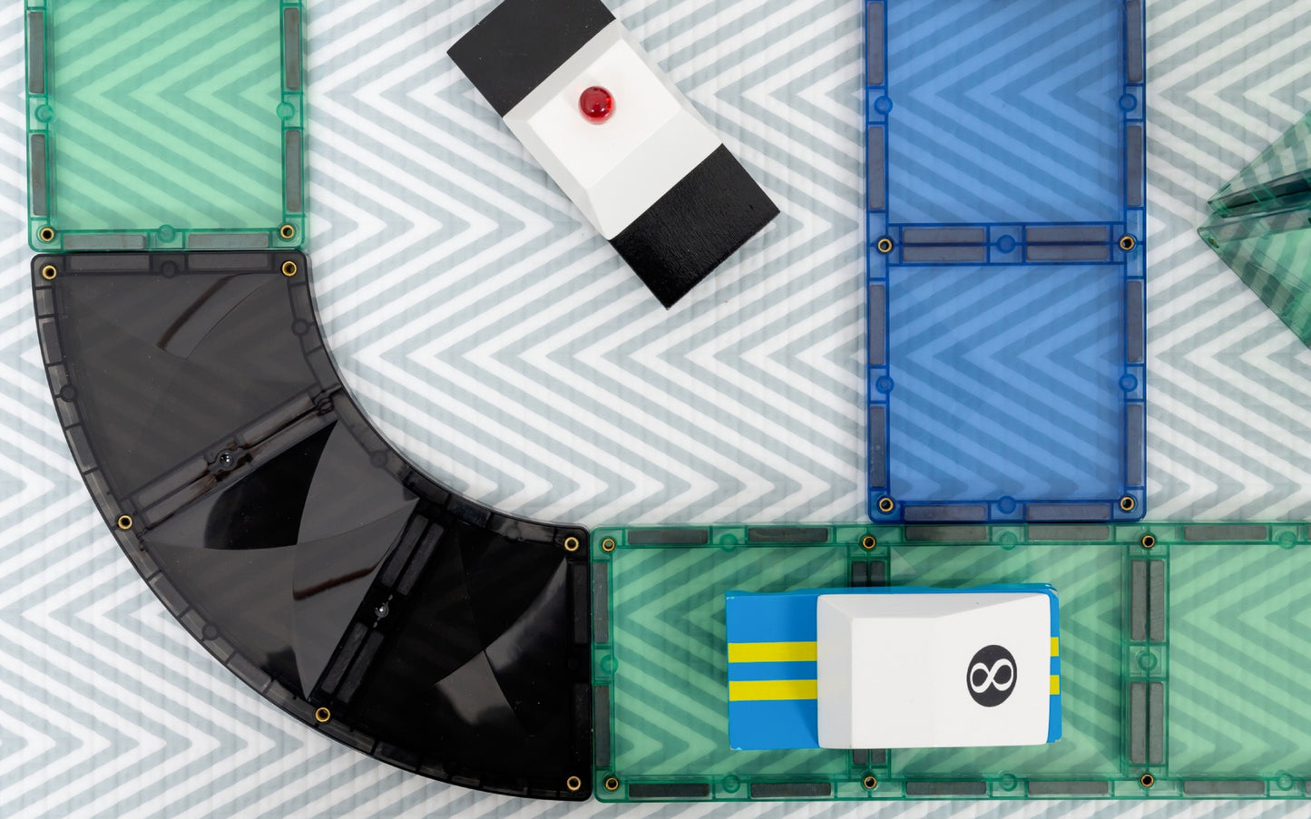 CONNETIX 16 Piece Roads, Ramps & Intersections Pack | Magnetic Tiles