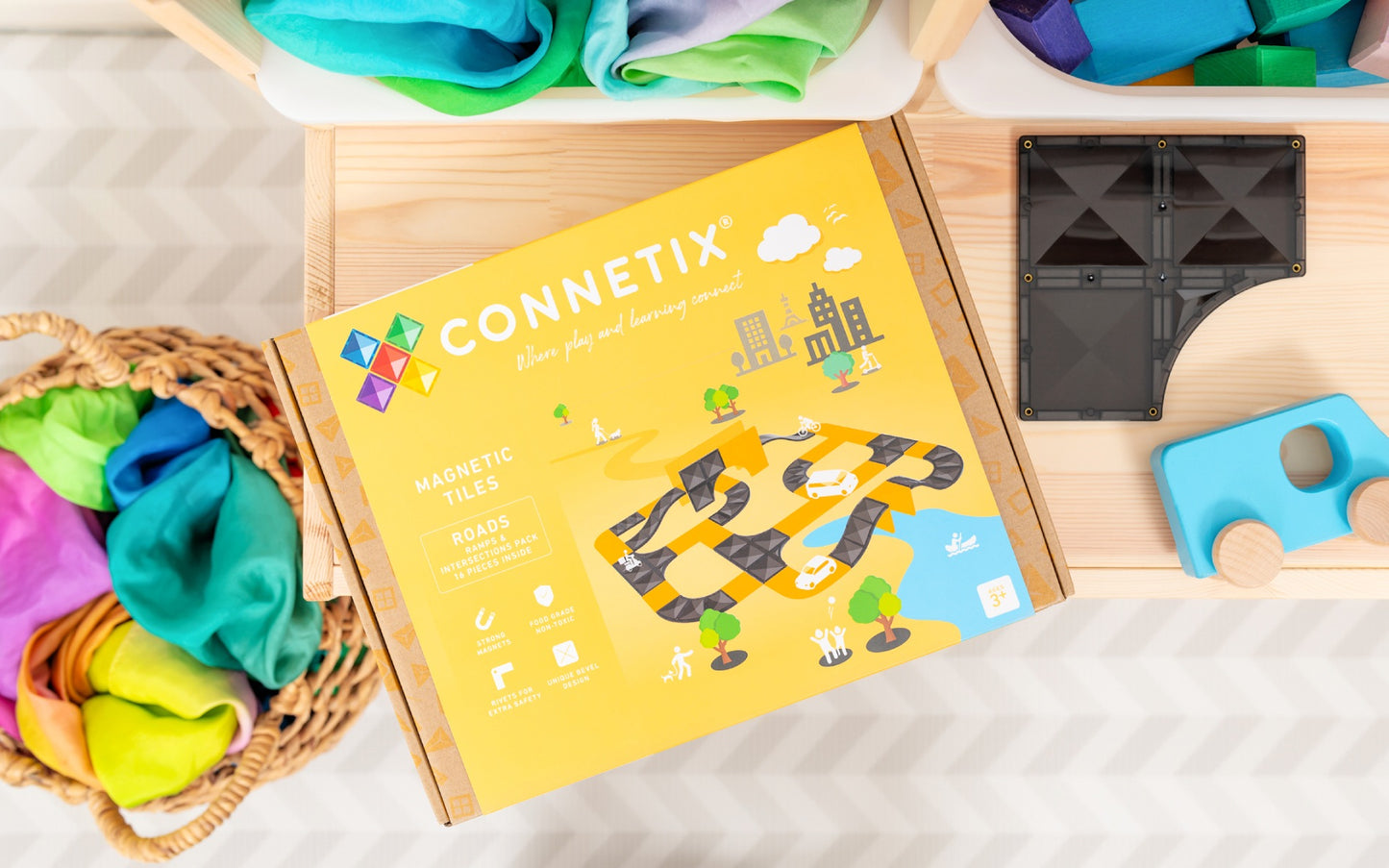 CONNETIX 16 Piece Roads, Ramps & Intersections Pack | Magnetic Tiles