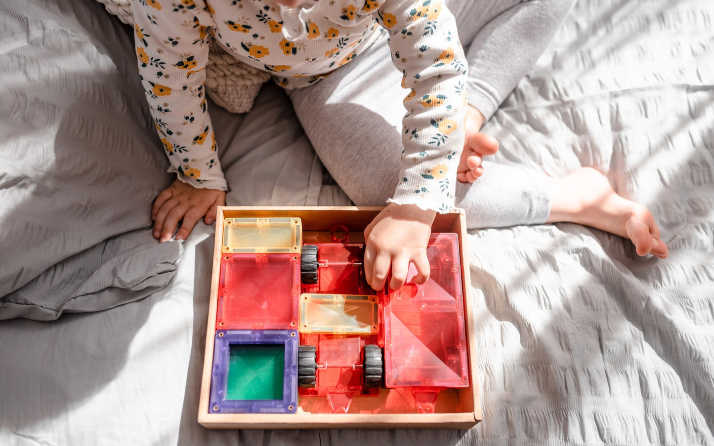 CONNETIX 24 Piece Rainbow Motion Pack | Magnetic Car Building Set